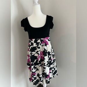 Chic Floral-Print Short Sleeves Dress. Size 10